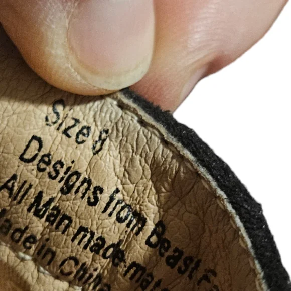 Beast Fashion Women's Carrie Closed Toe Heels - Picture 5 of 5